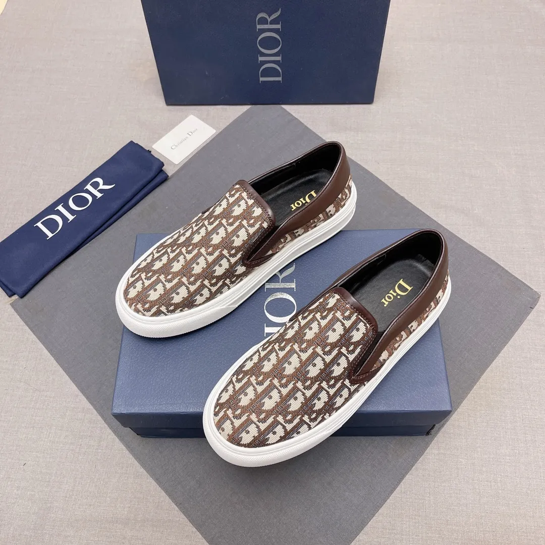 P380, Dior series casual shoes 👟🔥[Dior] Dior's new casual men's shoes are launched in Hong Kong counters. Official website 1:1 production. Original Italian materials. Designed by European and American masters. Perfect shape to create counter quality, solid color rubber wear-resistant outsole and classic dazzling head! Super versatile and very comfortable. High-end without losing taste, fashionable and novel! ! Absolute focus! Code number: 38-44, four colors available (45 can be customized, cannot be returned or exchanged) No. 005